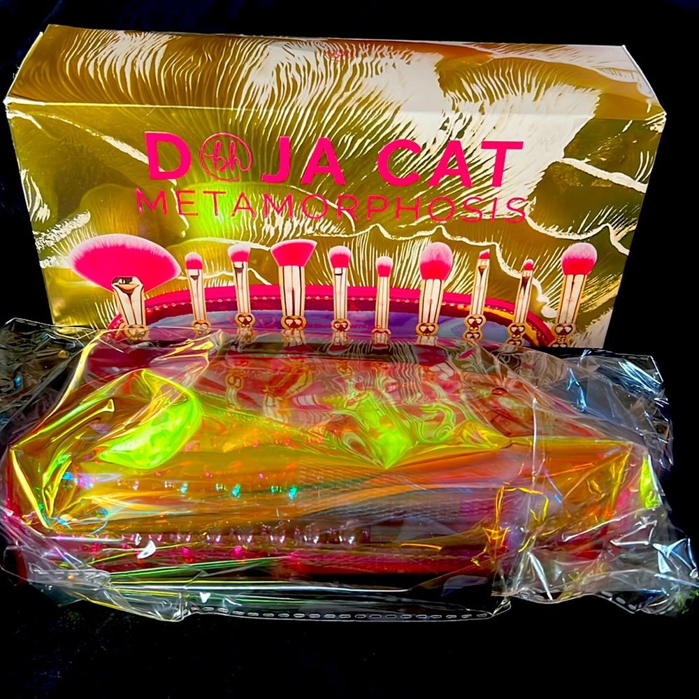 💕BRAND NEW💕 Doja Cat Metamorphosis Brushes